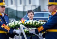 PREȘEDINTELE ROMÂNIEI, NICUȘOR DAN A APRINS ASTĂZI O LUMÂNARE ÎN MEMORIA CELOR CE ȘI -AU PIERDUT VIAȚA LA ,,COLECTIV „